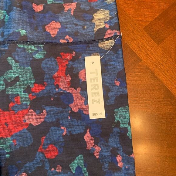 Terez 3” tall band glitter capri elastic banded waist size XL, NWT - Picture 5 of 9